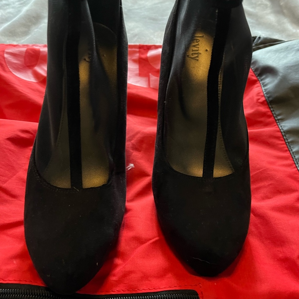 Great for a night out. Worn once